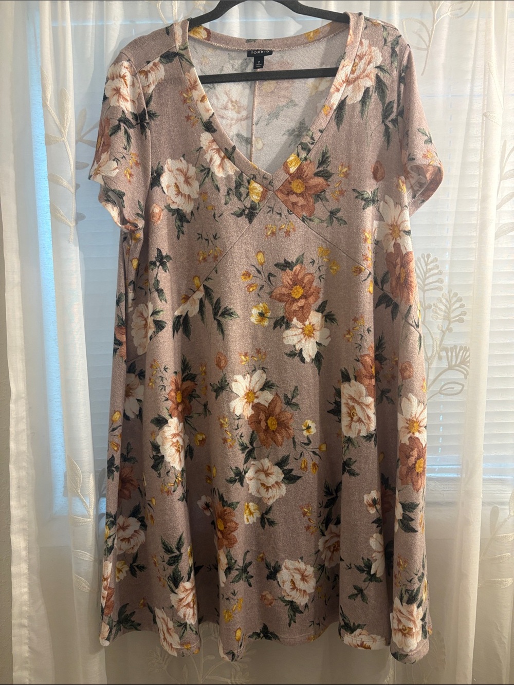 torrid Mauve Floral V-Neck Top with White & Mustard Blooms